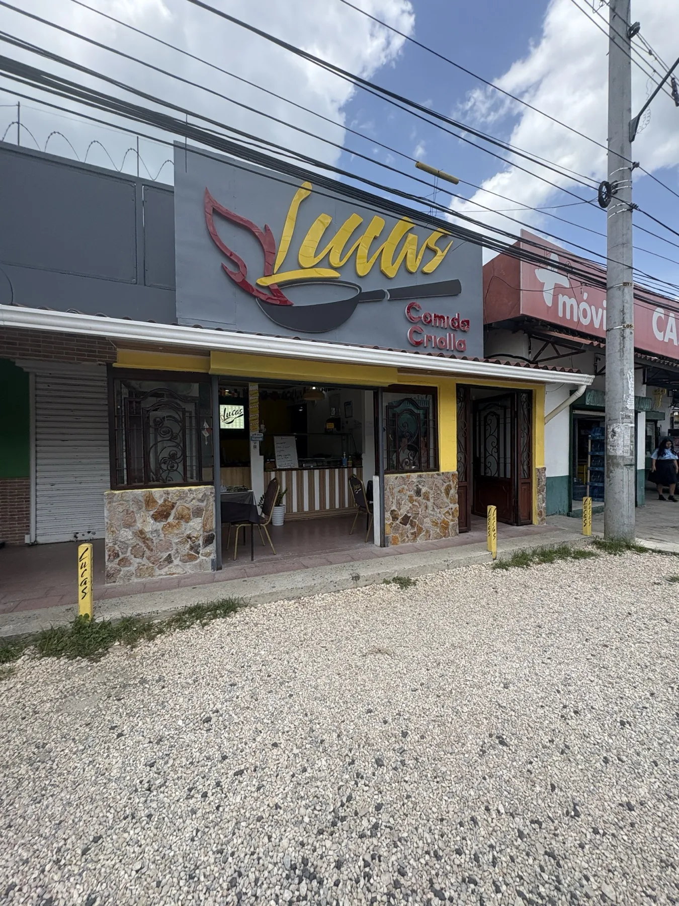 Fachada de Lucas Comida Criolla en San Carlos, Panamá Oeste.